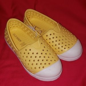 Old Navy Perforated Slip-Ons For Toddler 8 NWT